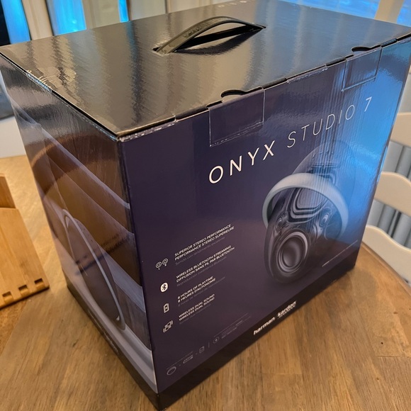 Brand new Harman Onyx studio 7 - Picture 1 of 5